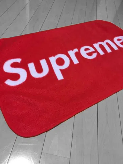 Pre-owned Supreme Ds!  Fleece Blanket Rug Box Logo Japan In Red