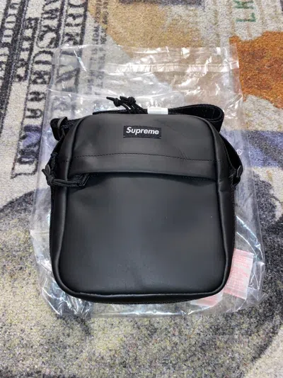Pre-owned Supreme Leather Shoulder Bag In Black