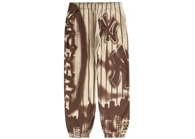 Pre-owned Supreme Men's  X New York Yankees Airbrush Sweatpant In Clay