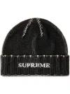 Supreme Overprint Beanie In Schwarz