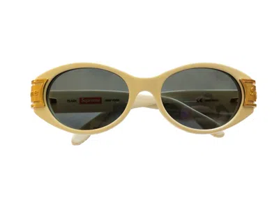 Pre-owned Supreme Plaza Sunglasses In White