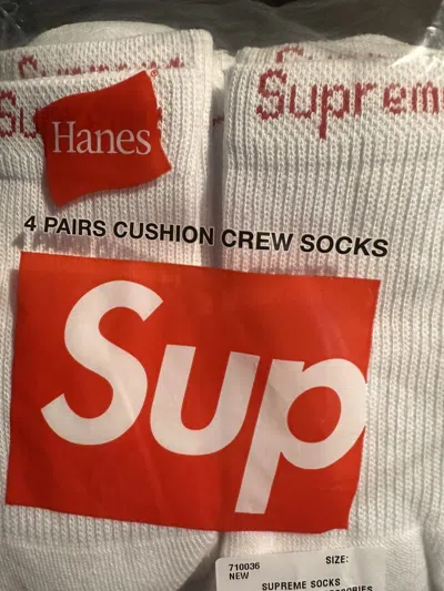 Pre-owned Supreme Socks In White
