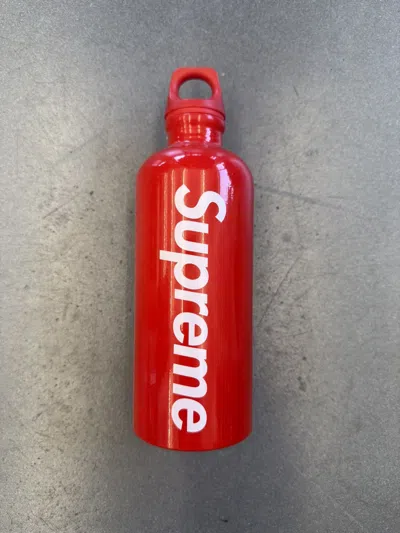 Pre-owned Supreme Ss18  Sigg Traveller 0.6l Water Bottle In Red