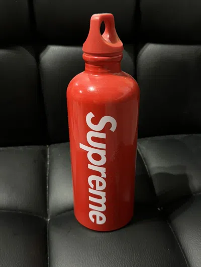 Pre-owned Supreme Water Bottle In Red