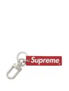 Supreme X Louis Vuitton Logo-detail Keychain In Red