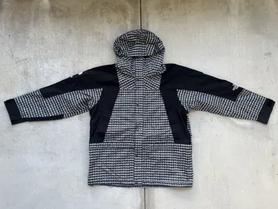 Pre-owned Supreme X The North Face Supreme X Tnf Studded Mountain Light Jacket Ss21 In Black