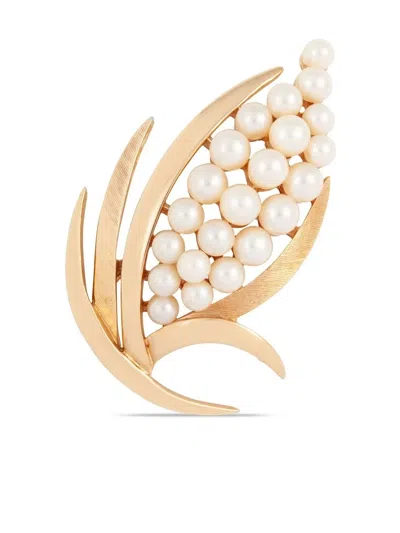 Pre-owned Susan Caplan Vintage 1960s Trifari Faux-pearl Leaf Brooch In Gold
