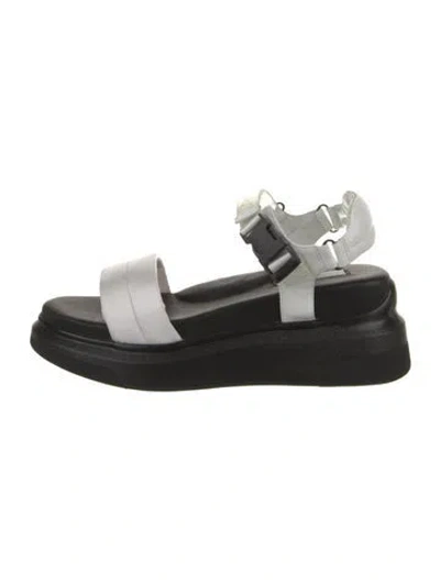 Pre-owned Suzanne Rae Canvas Colorblock Pattern Sandals In White