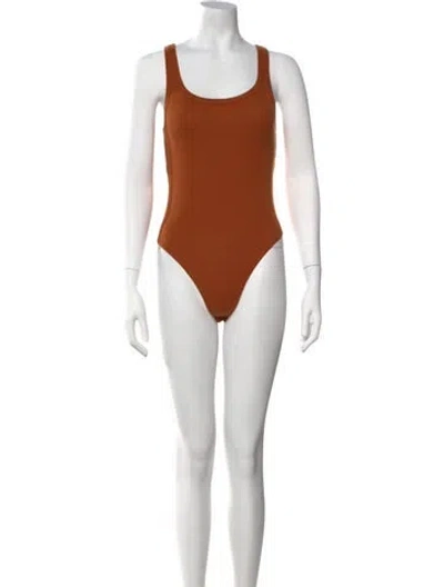 Pre-owned Suzie Kondi Scoop Neck Sleeveless Bodysuit In Neutrals