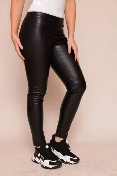 Suzy D Odette Faux Leather Skinny Pants In Black
