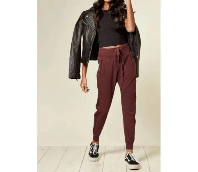 Suzy D The Ultimate Jogger In Bordeaux In Brown