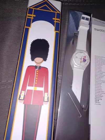 Pre-owned Swatch Watch How Majestic Queen Elizabeth 70 Jubilee Gz711 Color Changing Outfit