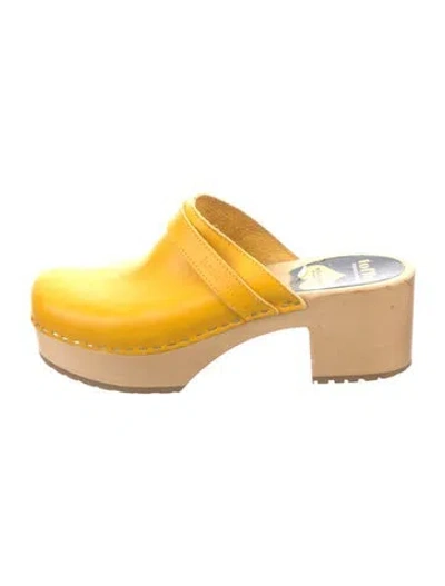 Pre-owned Swedish Hasbeens Leather Mules In Neutrals/yellow