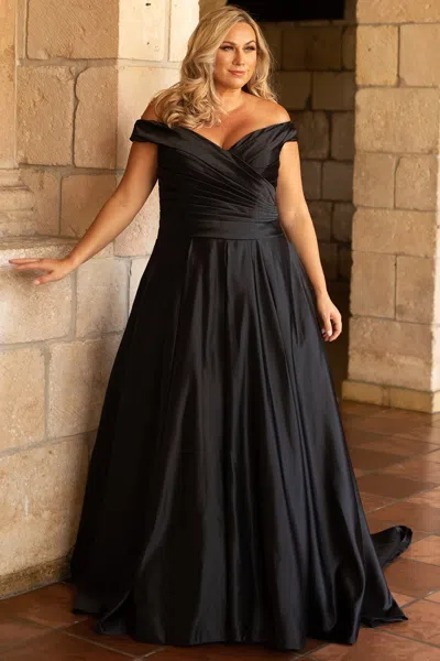 Sydney's Closet Sc5257 Long Evening Gown Pleated A Line Formal Plus Size Prom Dress In Black