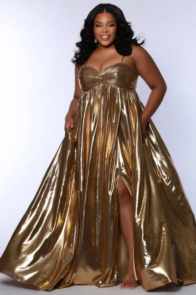 Sydney's Closet Sweetheart Neckline Empire Waistline Plus Size Metallic Gown In Gold