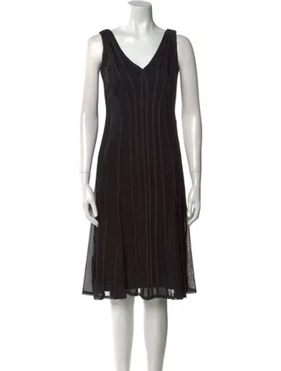 Pre-owned T By Tadashi V-neck Knee-length Dress In Black