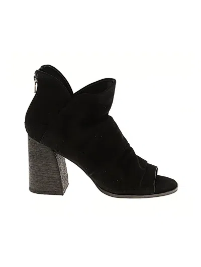 Pre-owned T Tahari Ankle Boots In Black