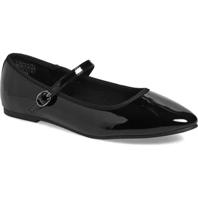 T Tahari Round Toe Mary Jane Flat In Black Patent