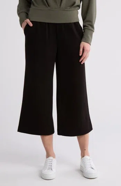 T Tahari Wide Leg Scuba Crop Pants In Black