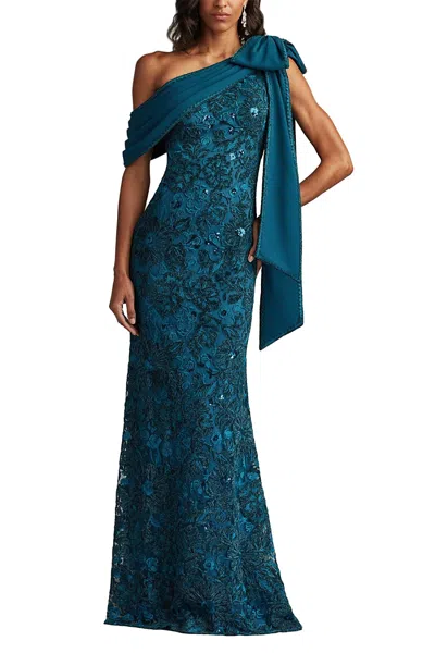 TADASHI SHOJI ISHANI BOW-SHOULDER GOWN