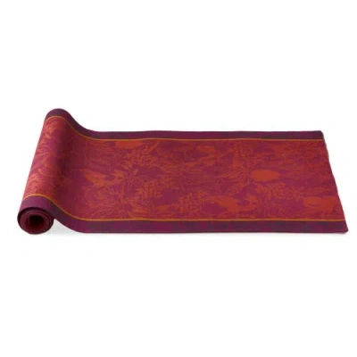 Tag Pear Jacquard Table Runner For Autumn Harvest Decor In Red