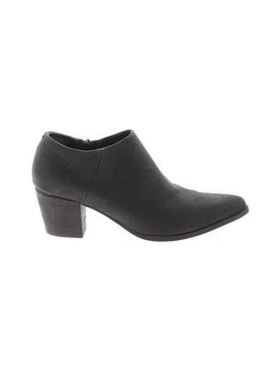 Pre-owned Tahari Ankle Boots In Black