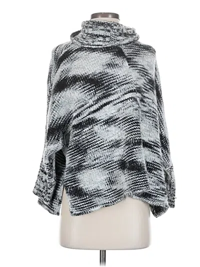 Pre-owned Tahari Poncho In Silver