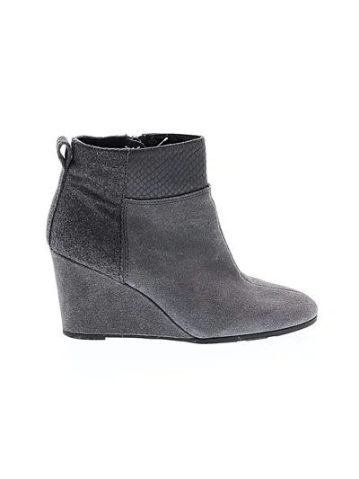 Pre-owned Tahari Wedges In Gray