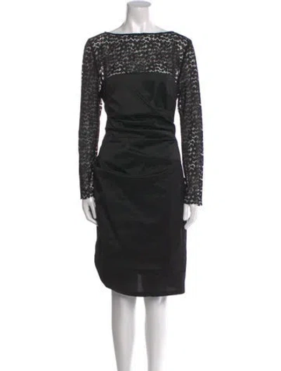 Pre-owned Talbot Runhof Bateau Neckline Knee-length Dress In Black