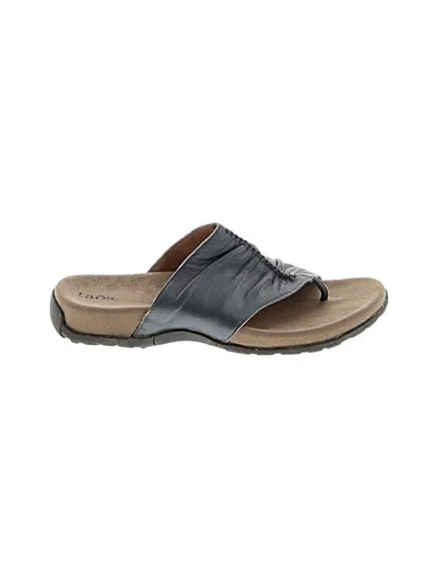 Pre-owned Taos Flip Flops In Gray