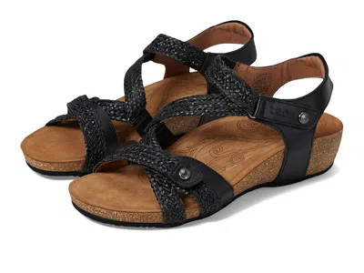 Taos Footwear Trulie In Black