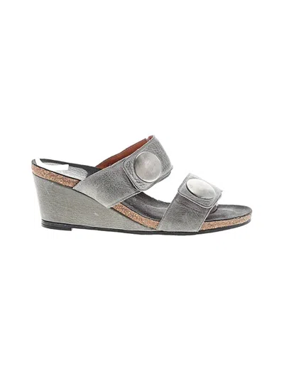Pre-owned Taos Wedges In Gray