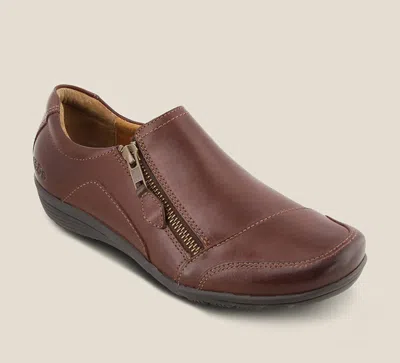 Taos Women's Character Flat Leather Shoes In Brunette In Multi
