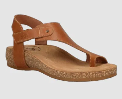 Taos Women's Fame Sandal In Tan In Multi