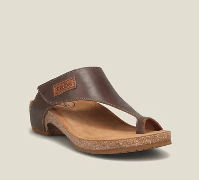 Taos Women's Loop Sandal In Mocha In Brown