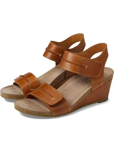 Taos Women's Reason Sandal In Caramel In Brown