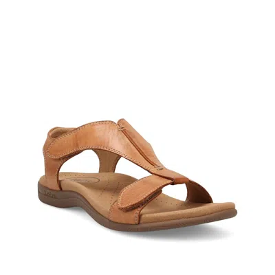 Taos Women's The Show Sandal In Caramel In Brown