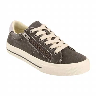 Taos Women's Z Soul Sneaker - Wide In Graphite/light Grey In Black