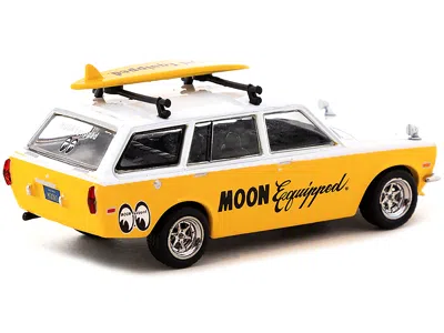 Tarmac Works Datsun Bluebird 510 Wagon Yellow And White "moon Equipped" With Roof Rack And Surfboard "global64" S