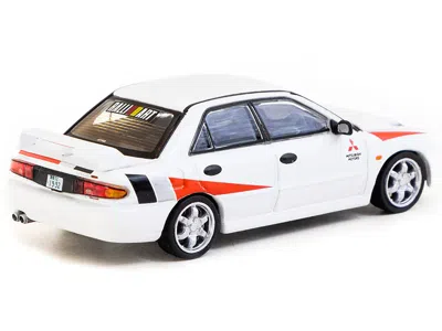 Tarmac Works Mitsubishi Lancer Rs Evolution Rhd (right Hand Drive) White With Red Accents "global64" Series 1/64