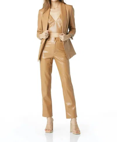 Tart Collections Kia Blazer In Brown