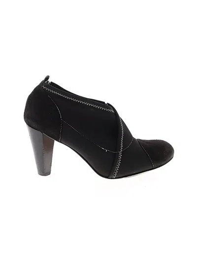 Pre-owned Taryn By Taryn Rose Heels In Black