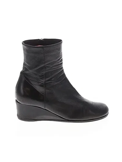 Pre-owned Taryn Rose Ankle Boots In Black