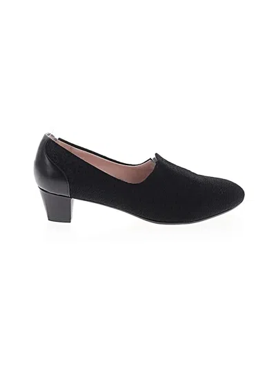 Pre-owned Taryn Rose Flats In Black