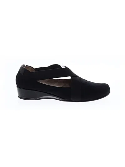 Pre-owned Taryn Rose Flats In Black