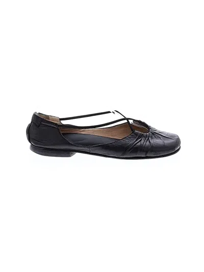 Pre-owned Taryn Rose Flats In Black