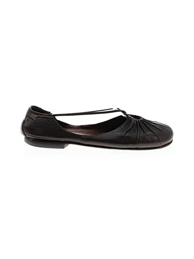 Pre-owned Taryn Rose Flats In Black