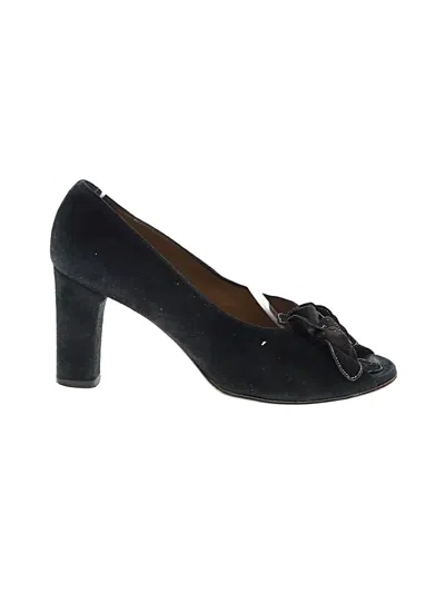 Pre-owned Taryn Rose Heels In Black