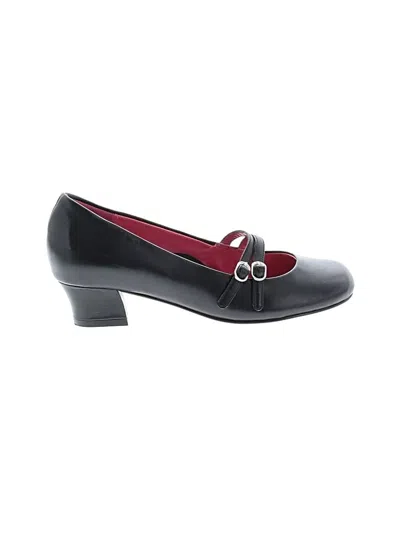Pre-owned Taryn Rose Heels In Black