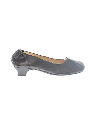 Pre-owned Taryn Rose Heels In Gray